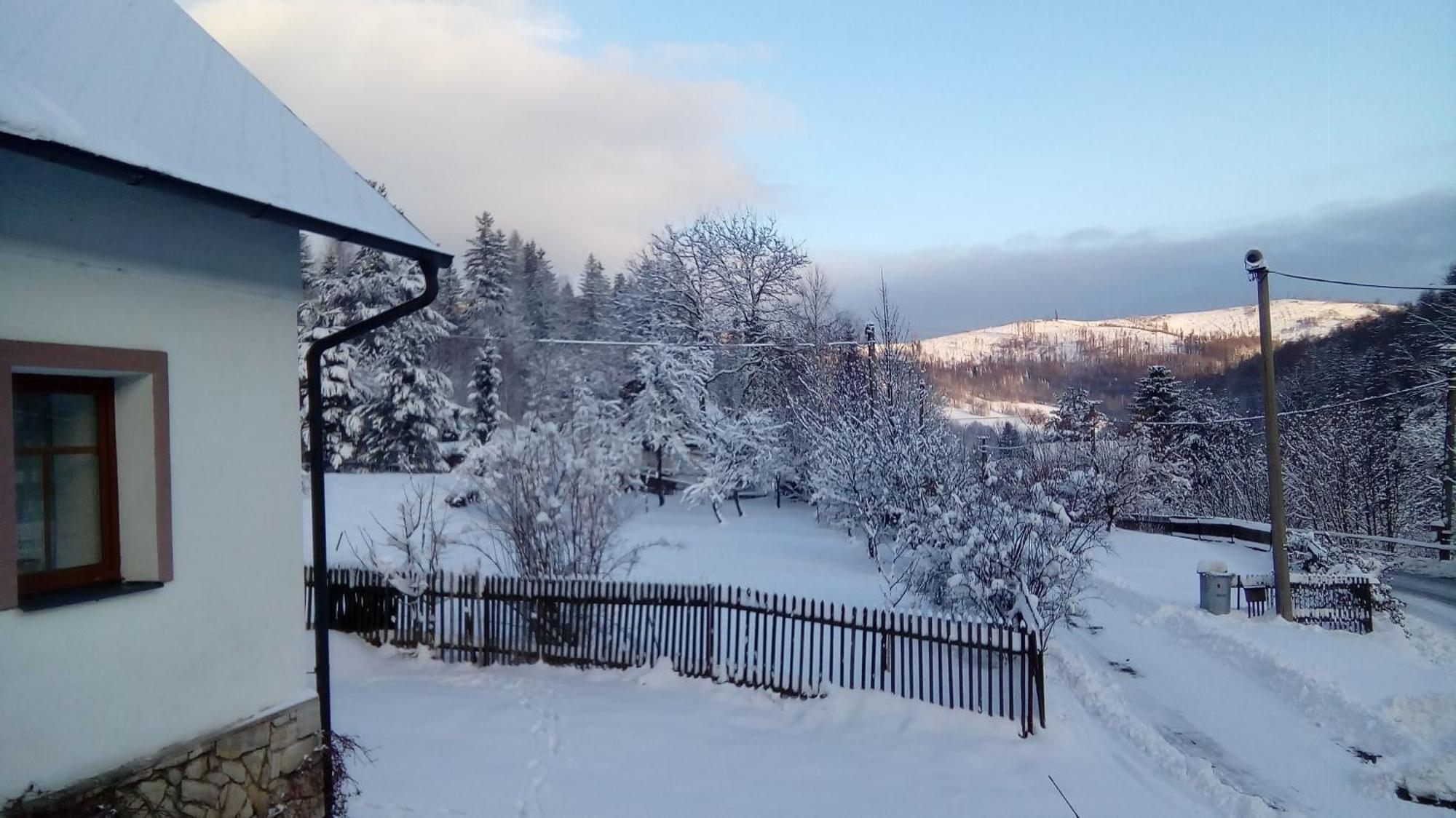 Penzion Edelstejn Petrovice  Buitenkant foto